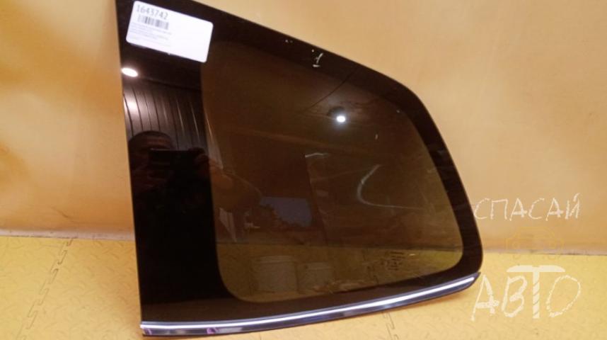 Subaru Forester (S13) Стекло кузовное глухое левое