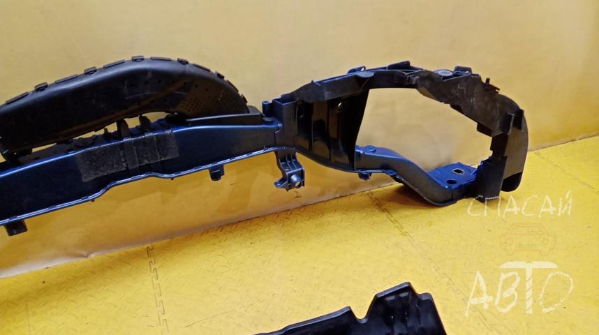 Ford Focus III Панель передняя