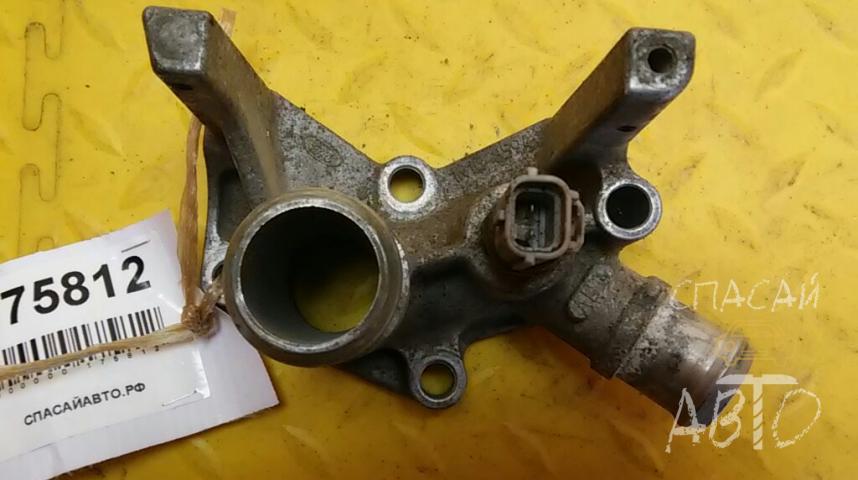 Ford Fiesta II Фланец системы охлаждения