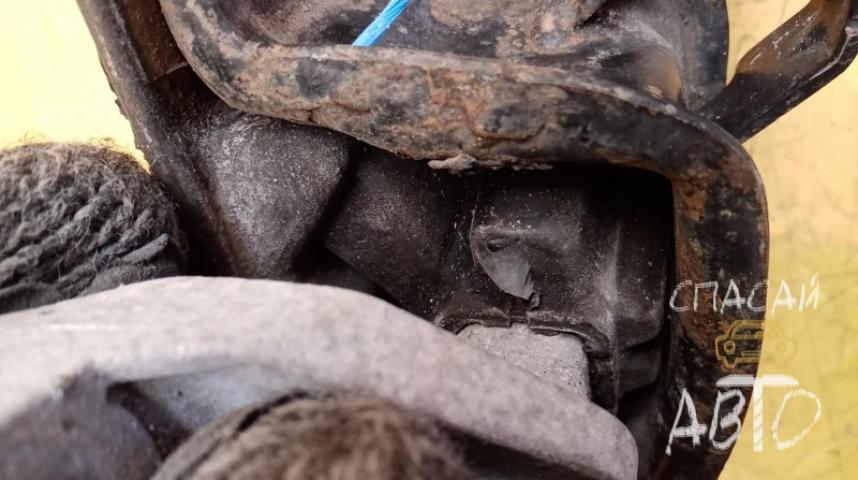Opel Corsa D Опора двигателя