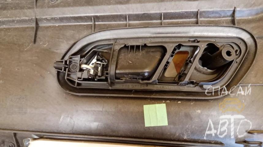 Volkswagen Passat CC Обшивка двери передней правой