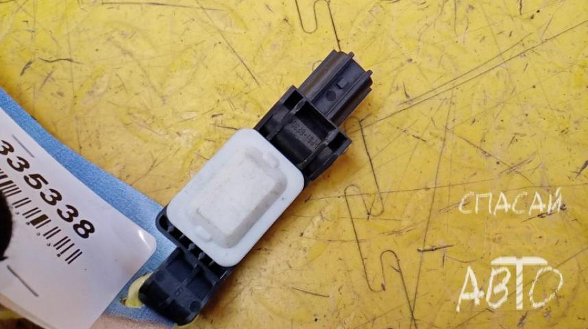 Audi A8 (4D) Датчик AIR BAG