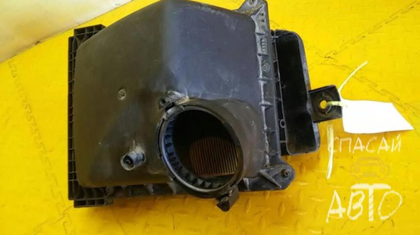 Audi A4 (B5) Корпус воздушного фильтра