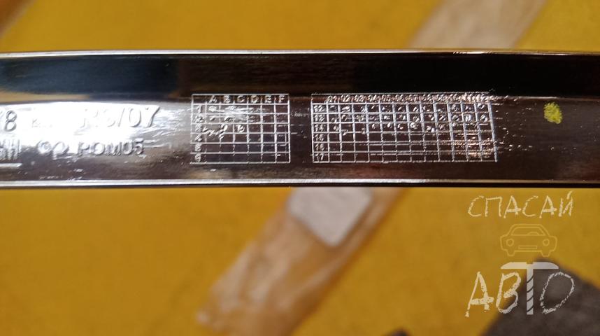 Opel Astra J Молдинг заднего бампера