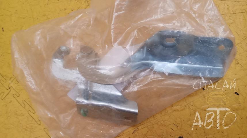 Nissan Almera (G15) Петля капота