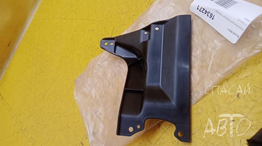 Suzuki SX4 I Направляющая переднего бампера