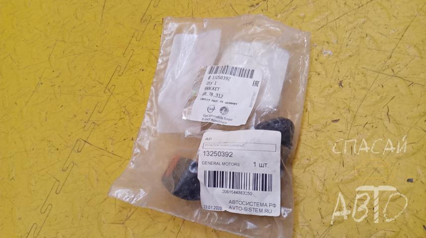 Opel Corsa D Кронштейн заднего бампера