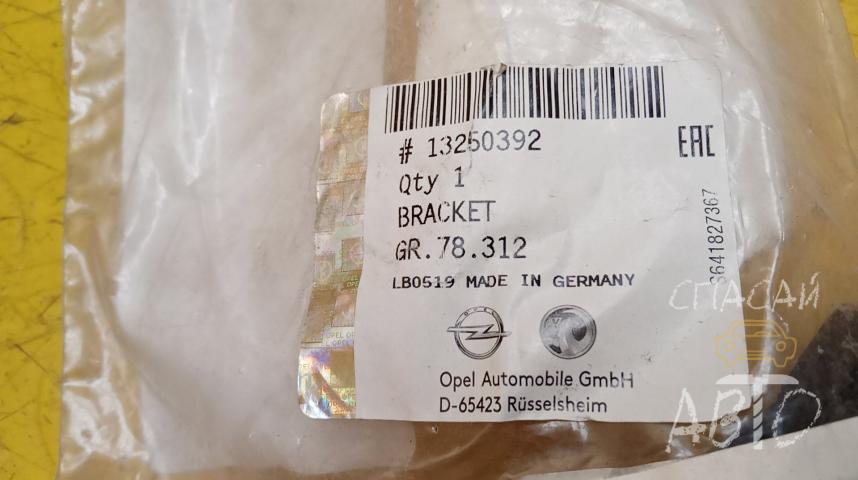 Opel Corsa D Кронштейн заднего бампера