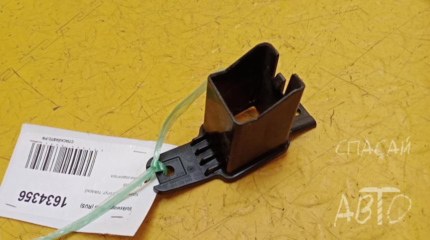 Volkswagen Polo (RUS) Кронштейн (сопут. товары)