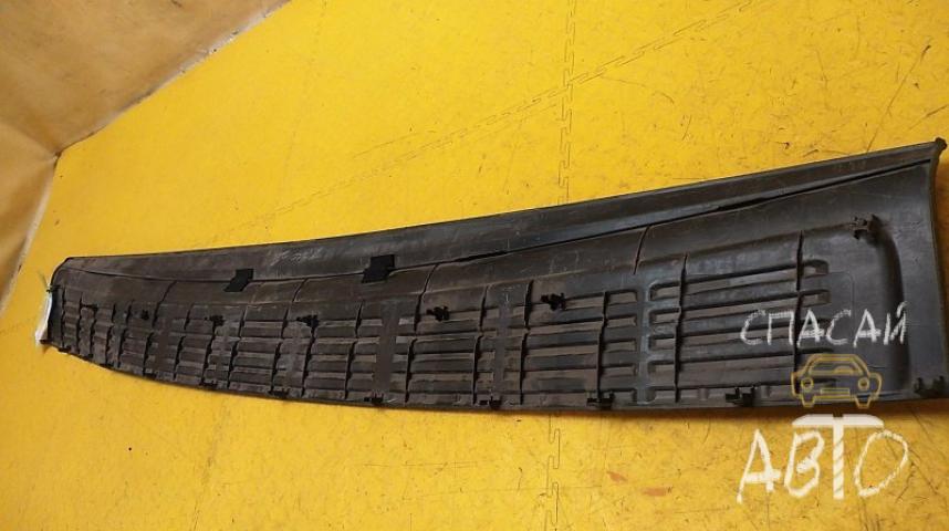 Toyota Land Cruiser (200) Накладка заднего бампера
