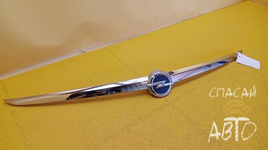 Opel Insignia Накладка крышки багажника