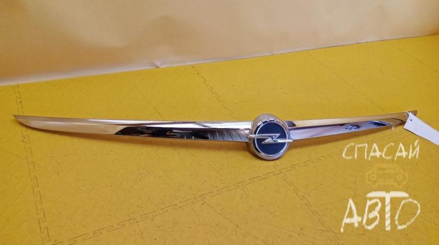 Opel Insignia Накладка крышки багажника
