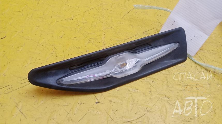 KIA RIO III Повторитель поворота в крыло