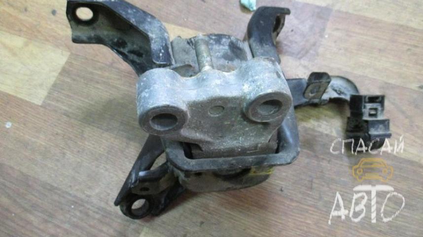 Toyota Auris (E15) Опора двигателя