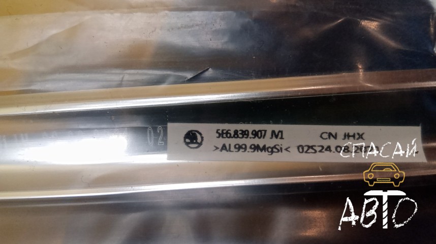 Skoda Octavia (A8) Накладка двери задней левой - OEM 5E6839907JV1