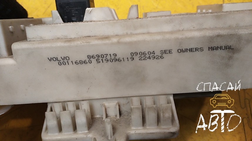 Volvo S40 Блок предохранителей - OEM 8690719