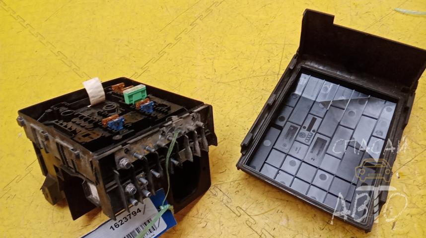 Volkswagen Golf VI Блок предохранителей