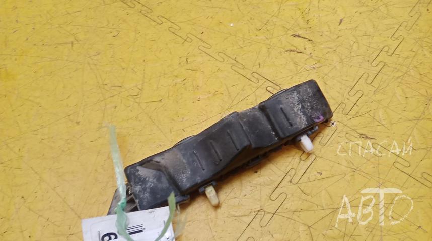 Hyundai Elantra Кронштейн переднего бампера