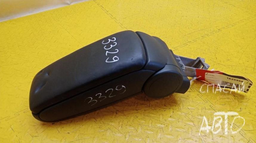Audi A6 (C4) Подлокотник