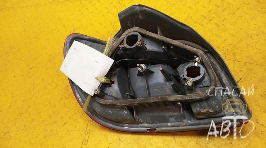 Toyota Yaris Фонарь задний
