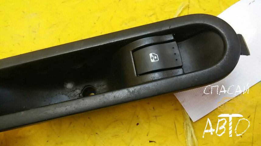 Renault Scenic II Кнопка стеклоподъемника - OEM 8200315029