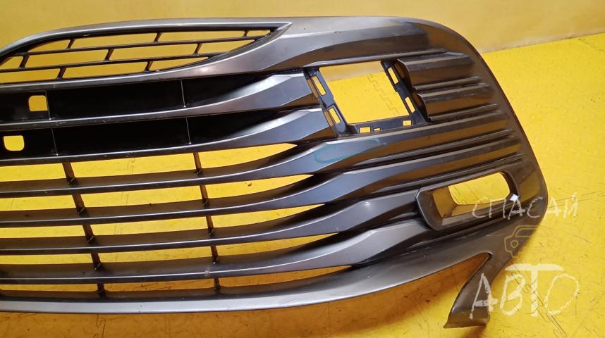 Toyota Camry V70 Решетка в бампер