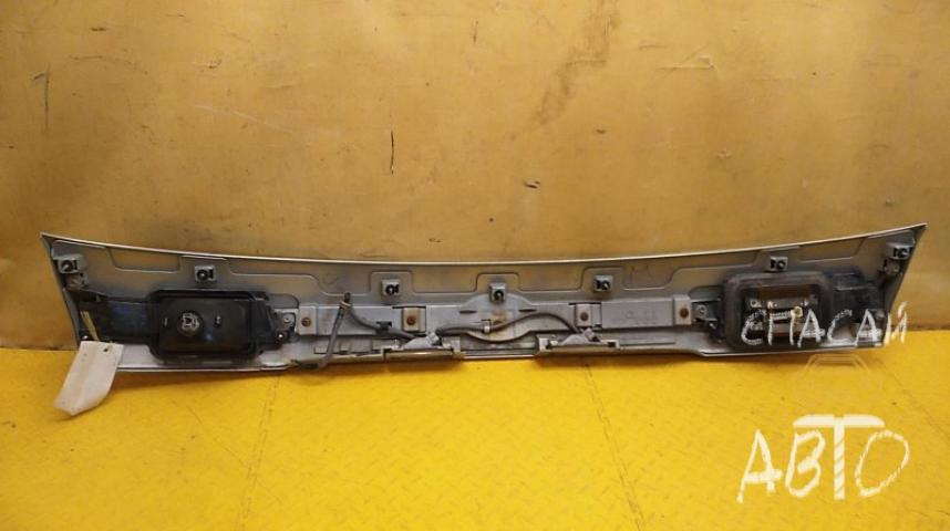 Subaru Legacy Outback (B11) Накладка двери багажника