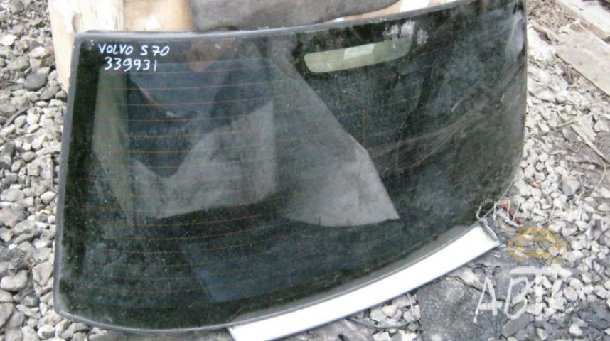 Volvo S70 Стекло заднее