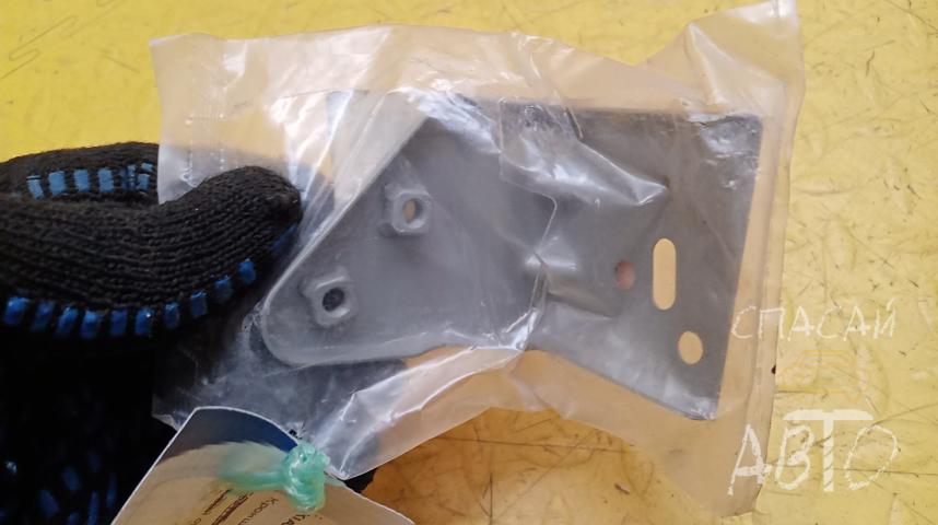 KIA Sportage III Кронштейн крыла