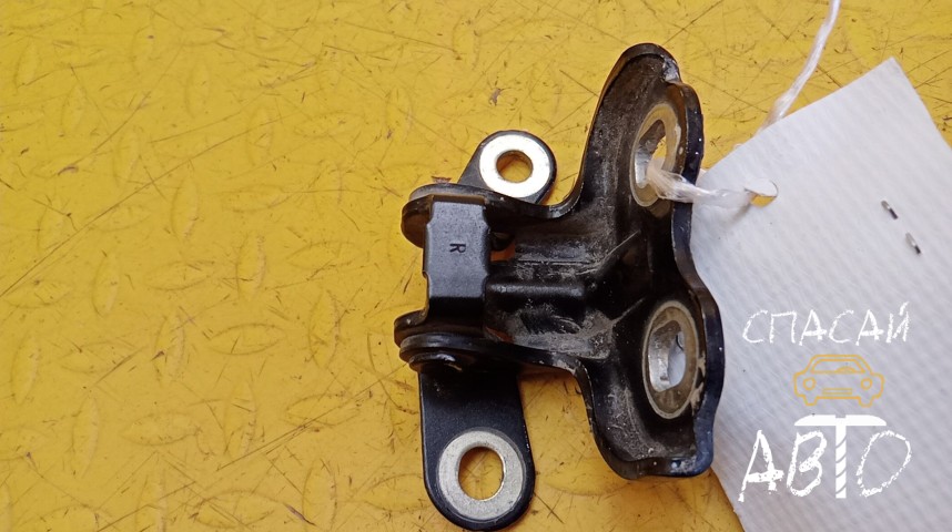 Chevrolet Cobalt Петля двери