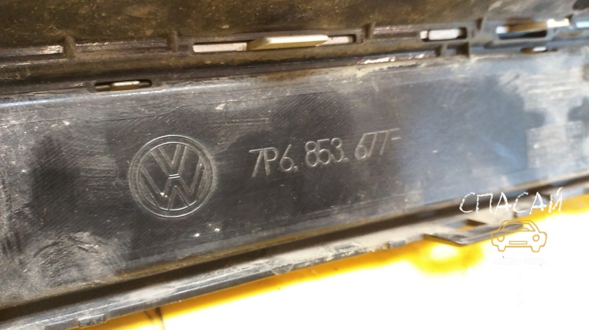 Volkswagen Touareg II Решетка в бампер - OEM 7P6853677F