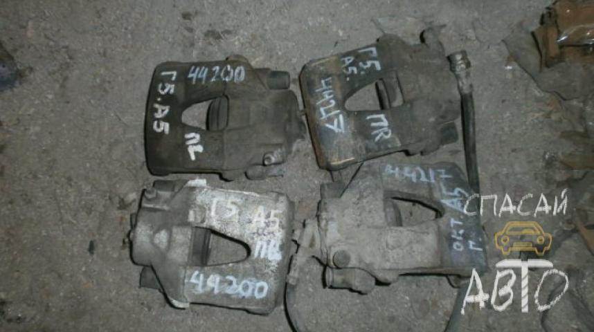 Skoda Octavia (A5 1Z-) Суппорт передний