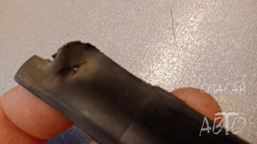 Volvo XC70 Cross Country Накладка стекла переднего левого (бархотка)