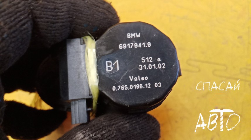 BMW X5 E53 Моторчик заслонки печки - OEM 64116917941