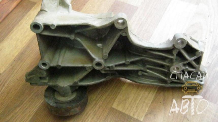 Audi A4 (B5) Кронштейн генератора