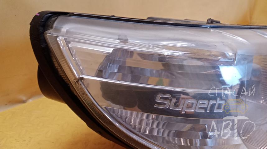 Skoda Superb II Фара правая