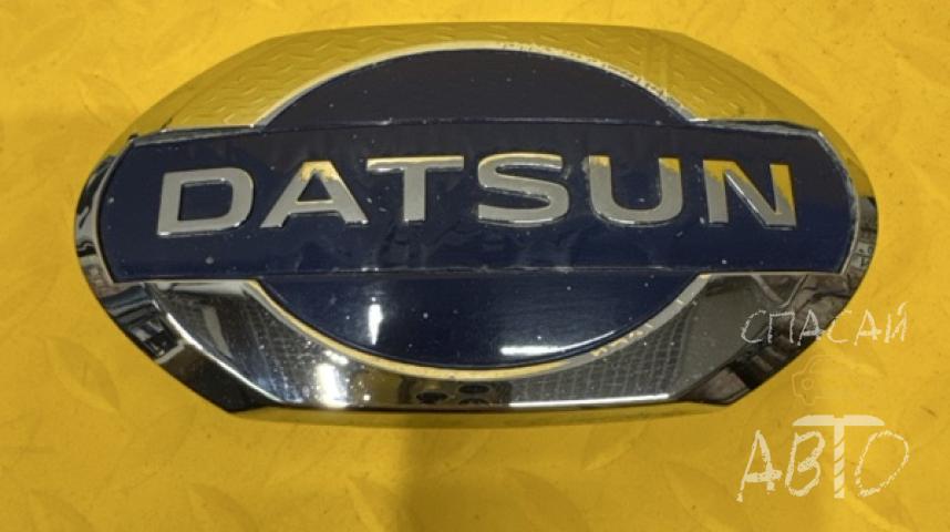 Datsun mi-Do Эмблема