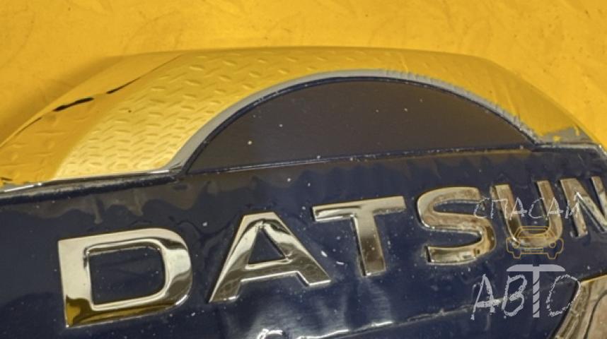 Datsun mi-Do Эмблема
