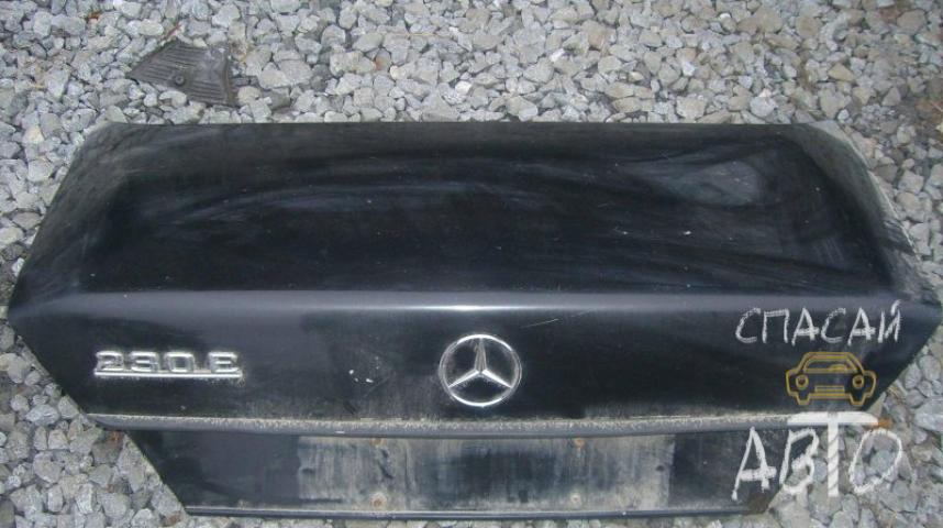 Mercedes-Benz W124 Крышка багажника