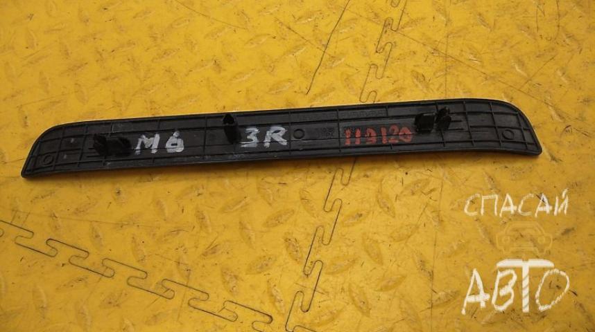 Mazda 6 (GG) Накладка порога (внутренняя)