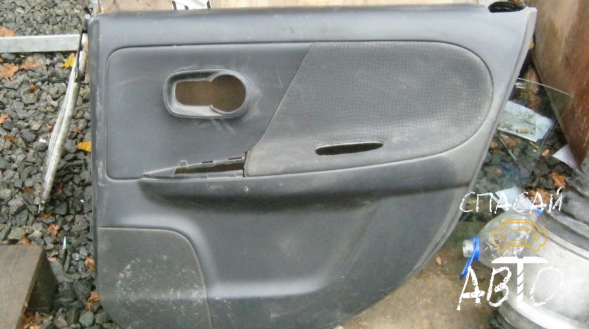 Nissan Note (E11) Обшивка двери задней правой