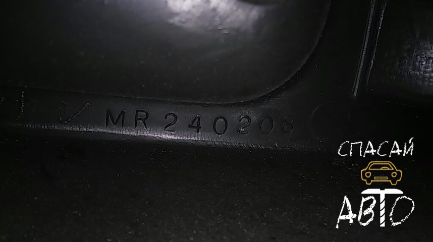 Mitsubishi L200 (K6,K7) Консоль - OEM MR240208