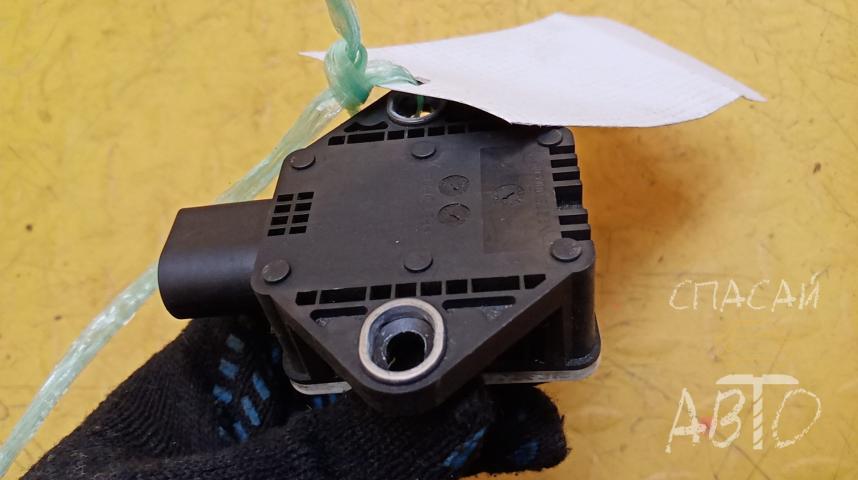 Audi A6 (C6,4F) Датчик ускорения