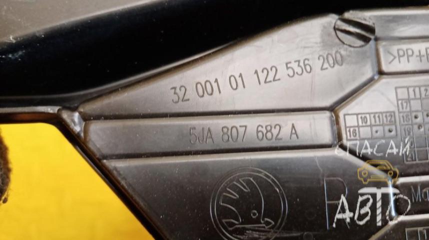 Skoda Rapid Решетка в бампер