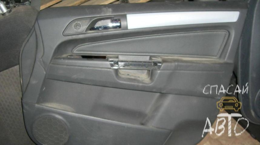 Opel Zafira B Обшивка двери передней правой
