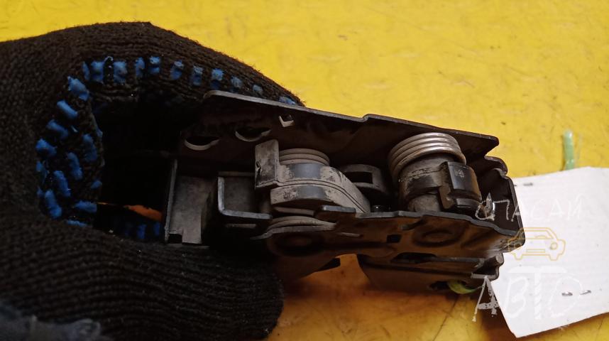 Volkswagen Polo (Sed RUS) Замок капота
