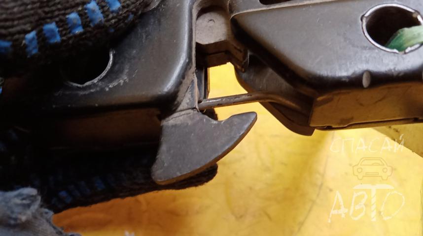Volkswagen Polo (Sed RUS) Замок капота