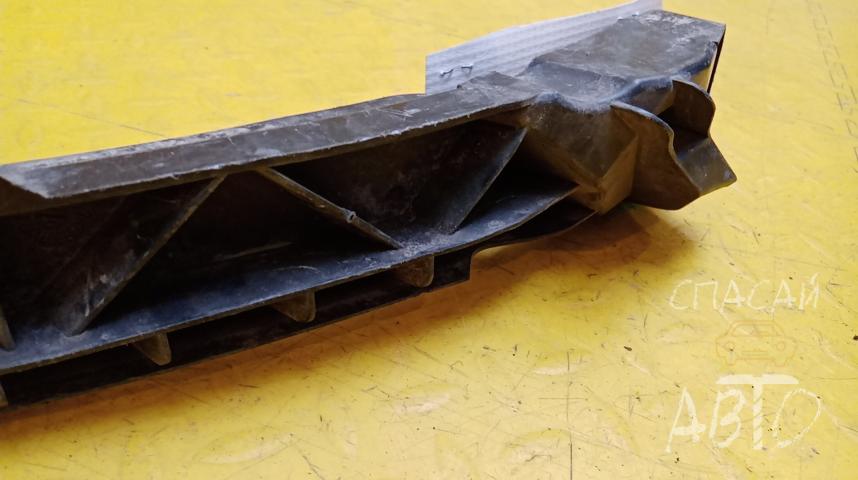 Volkswagen Golf V Кронштейн переднего бампера