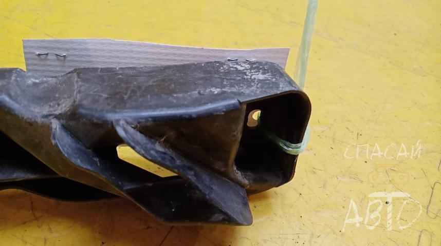 Volkswagen Golf V Кронштейн переднего бампера