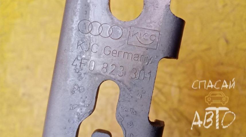 Audi A6 (C4) Петля капота